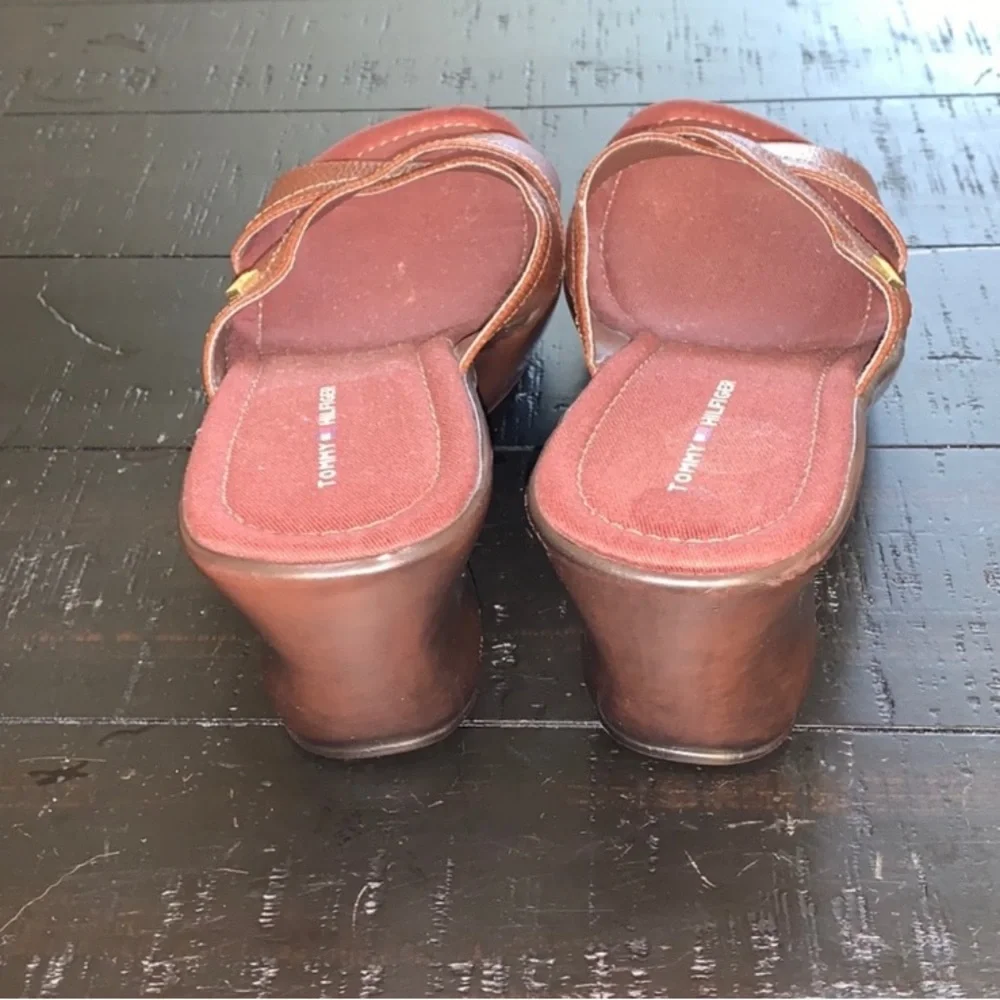 Excellent Preowned Condition Tommy Hilfiger Wedge Sandals Size 8.5. Very Cute